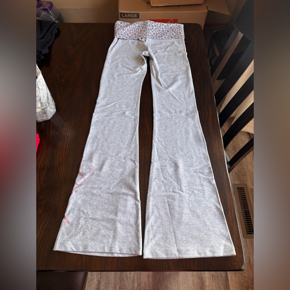 PINK Victoria's Secret Light Gray Women’s  Bottoms with Pink Accents - Picture 2 of 4